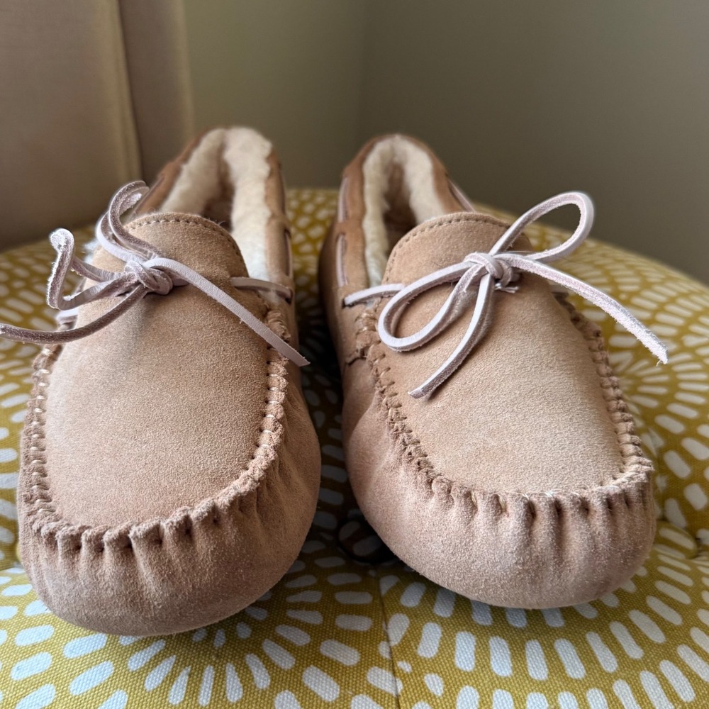 UGG Dakota Moccasin Slippers Womens Size 10 Sand Beige Suede Shearling Lined